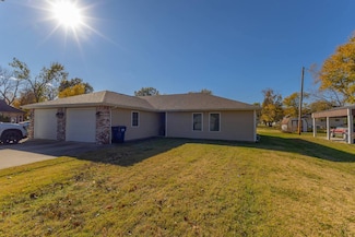 121 S Oregon Ave, Columbus, KS 66725