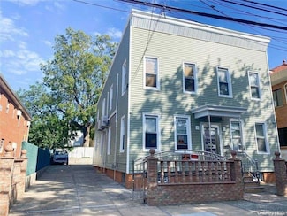 18-31 124th St, Flushing, NY 11356