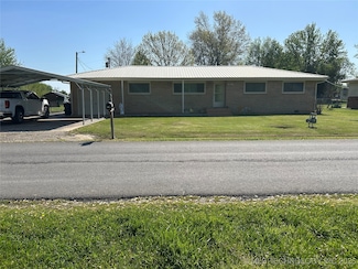 927 Presidents Dr, Warner, OK 74469