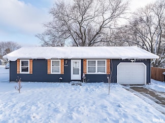 4661 Hitching Post Ct, Davenport, IA 52806