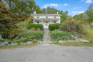 12 Old Dingman Rd, Layton, NJ 07851