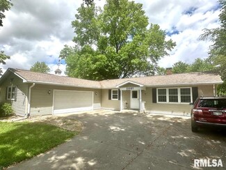 8 Bonnie Ln, Jacksonville, IL 62650