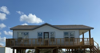 43 Buckskin Dr, Palacios, TX 77465
