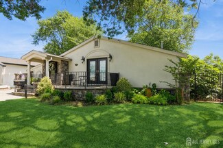70 Woodshore W, Keyport, NJ 07735