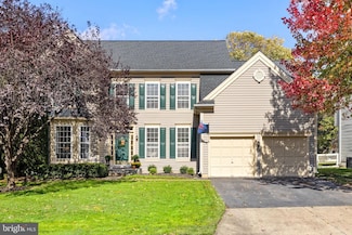 35804 Park Heights Cir, Round Hill, VA 20141