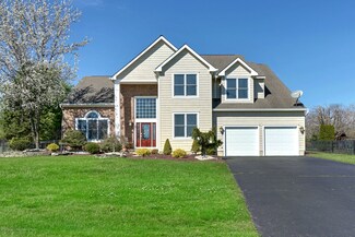 24 Camelot Dr, Farmingdale, NJ 07727