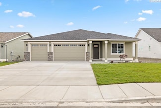 12106 Dunsmuir Dr, Pasco, WA 99301