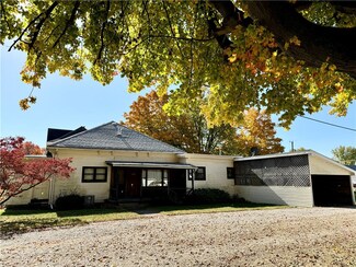 223 N Sycamore St, Dana, IN 47847