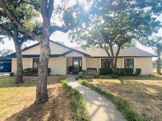 104 Brad St, Jacksboro, TX 76458