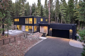 11724 Sierra Dr E, Truckee, CA 96161