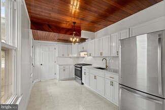 460 W Oley St, Reading, PA 19601