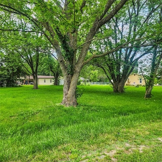 513 NE 3rd St, Wellsville, MO 63384