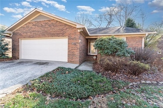 3515 Cherry Hill Dr, Greensboro, NC 27410