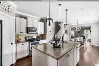 105 Lake Ridge Dr, Trussville, AL 35173