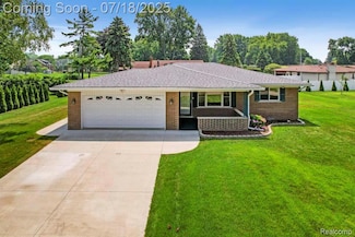 18400 Dennis Ct, Macomb, MI 48044