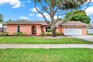 8805 Kenwood Rd, Seminole, FL 33777
