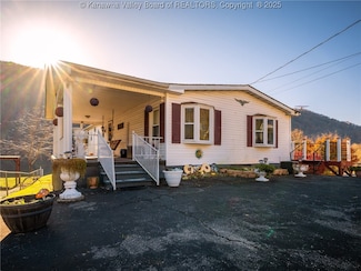 3102 Maple St, Belle, WV 25015