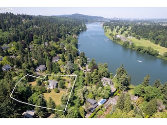 11385 S Riverwood Rd, Portland, OR 97219