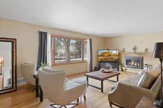 15025 Williston Ln, Minnetonka, MN 55345