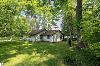 16530 Lonesome Trail, Leroy, MI 49655