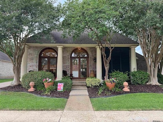 723 Troutbeck Dr, Baton Rouge, LA 70810