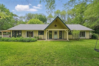 8111 E Peek Rd, Peculiar, MO 64078
