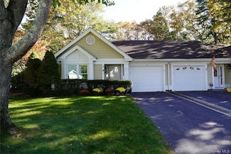 12 Baldwin Ct, Ridge, NY 11961