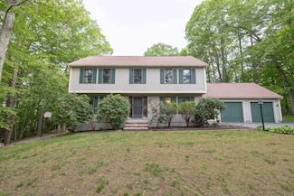 16 Berkeley St, Pelham, NH 03076