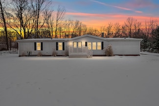 2250 N Lake Pleasant Rd, Hillsdale, MI 49242