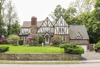 493 Salisbury St, Worcester, MA 01609