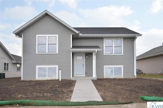 2105 Lunden St, Saint Peter, MN 56082