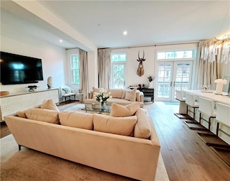 731 St Charles Ave Unit 201, New Orleans, LA 70130