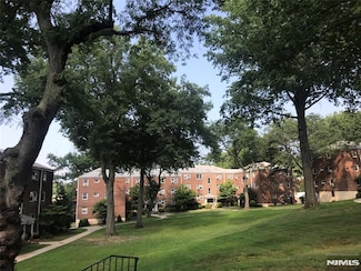 1470 W Terrace Cir Unit 4, Teaneck, NJ 07666