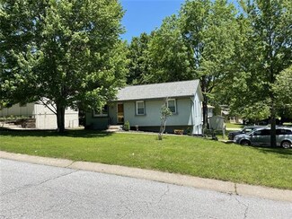 7401 N Hickory St, Kansas City, MO 64118