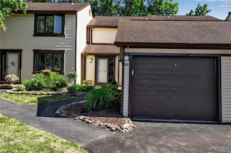 1253 Charlesgate Cir, East Amherst, NY 14051