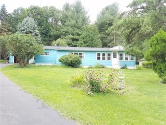 1953 Mapleview Dr, Shortsville, NY 14548