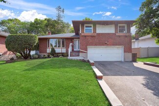 72 Winthrop Rd, Plainview, NY 11803