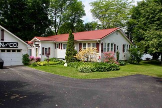 286 Lakewood Dr, Swanton, VT 05488