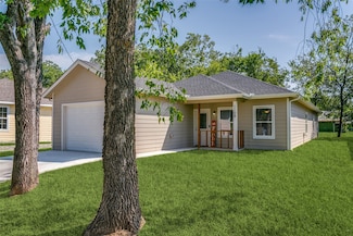 1108 S Morris St, Gainesville, TX 76240