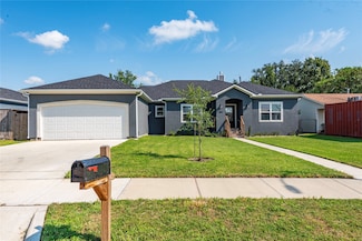 303 Kalmer St, Pasadena, TX 77502