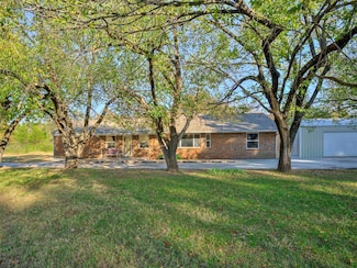 29 Walker Ln, McLoud, OK 74851