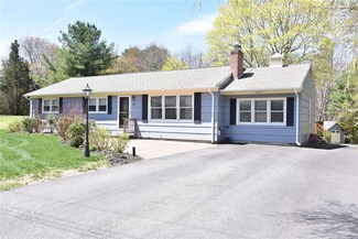 40 Sunnybrook Dr, North Kingstown, RI 02852