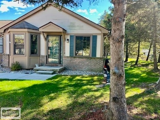 25052 Portside Ct Unit 55, Harrison Township, MI 48045
