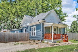 109 N 2nd St, Mayetta, KS 66509