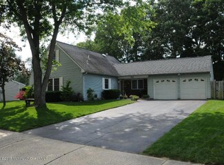 33 Berkshire Dr, Howell, NJ 07731