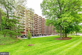 1300 Army Navy Dr Unit 124, Arlington, VA 22202