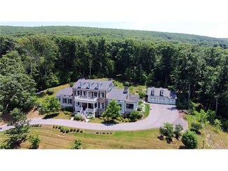 210 Overlook Dr, Hot Springs, VA 24445