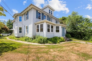 40 Pleasant St, Westerly, RI 02891