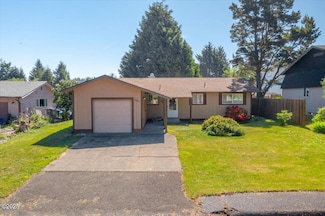 995 SE Rolph Ct, Waldport, OR 97394