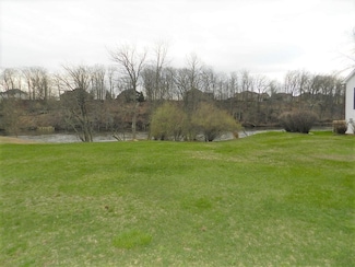 574 Swan River Dr, Benton Harbor, MI 49022